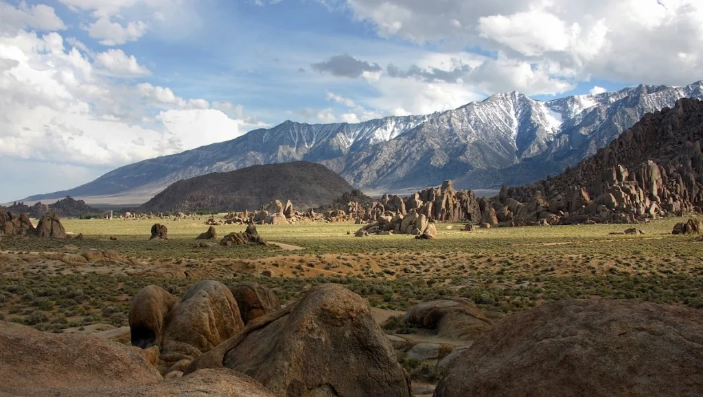 Landscape view of the mountains in Owens Valley