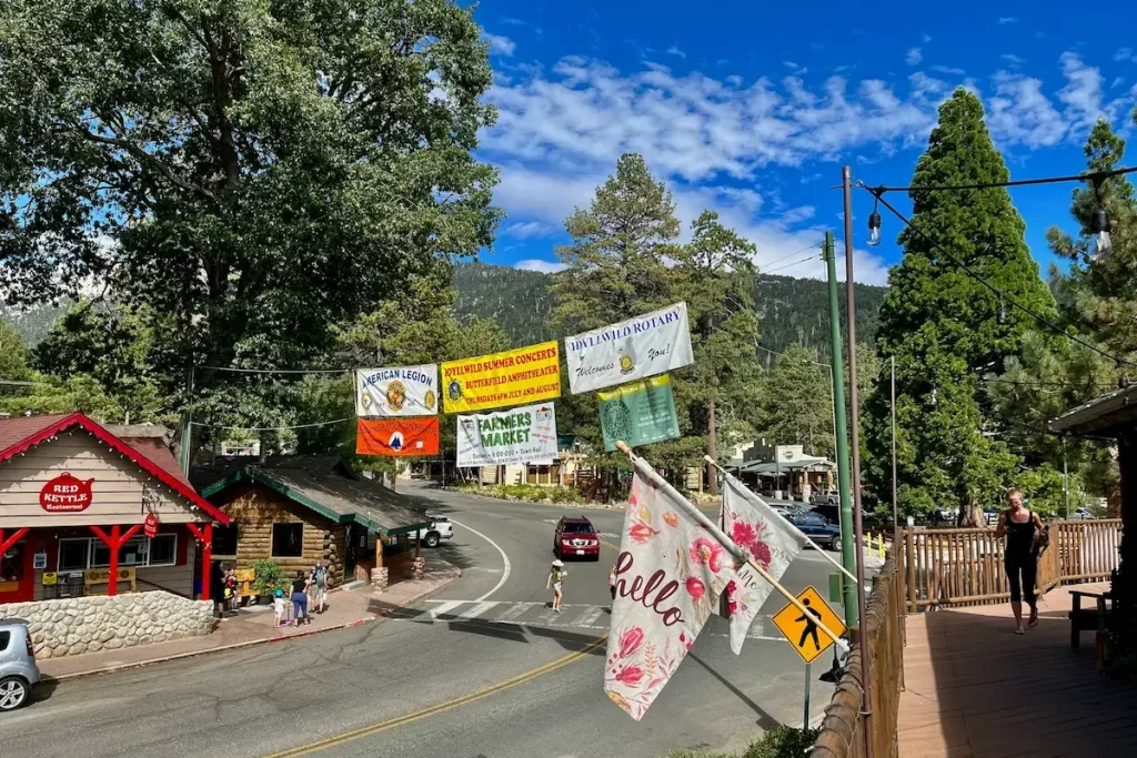 Idyllwild city with banners across the street